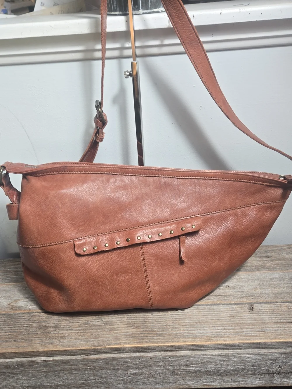 Ashwood Uk Brown Leather Stud-Accent Large Slingp Bag